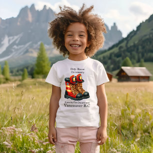 Einzigartige Feuerwehrschuhe, die nach einem lange T-Shirt