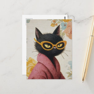Einzigartige Katzenattitüde im Bademantel und mit  Postkarte