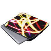 Einzigartige leuchtende Neonmuster. Jetzt kaufen Laptopschutzhülle (Vorne Knopf)