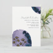Einzigartige Lila Hochzeit mit floraler Wasserfarb Einladung (Stehend Vorderseite)