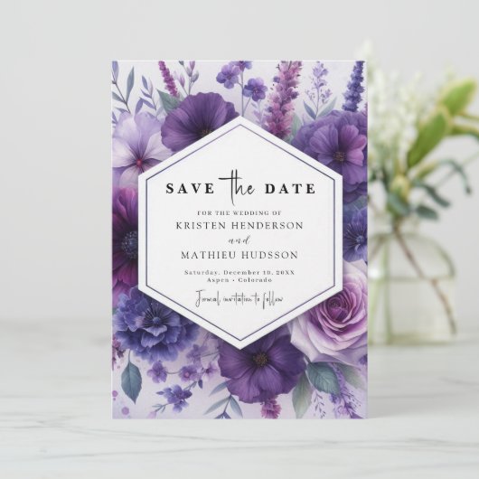 Einzigartige Minimalistische Lila Blumenhochzeit Save The Date (Stehend Vorderseite)