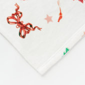 Einzigartige, rote Weihnachtsschmuck auf weiß Fleecedecke (Ecke)