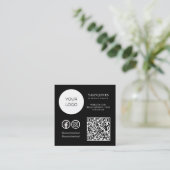 Einzigartige Schwarz-Weiß QR Code Social Media Quadratische Visitenkarte (Stehend Vorderseite)