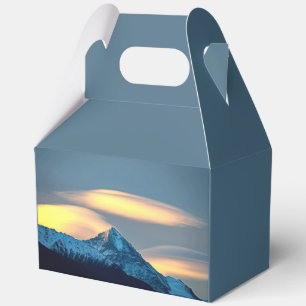 Einzigartige Wolken über schneebedeckte Berge Geschenkschachtel