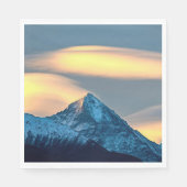 Einzigartige Wolken über schneebedeckte Berge Serviette (Vorderseite)