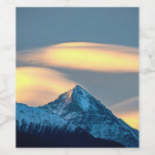 Einzigartige Wolken über schneebedeckte Berge Weinetikett (Einzelnes Label)