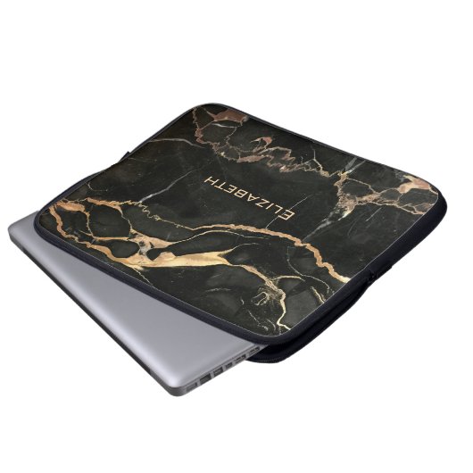 Einzigartiger antiker schwarzer Marmor und Name Laptopschutzhülle (Vorne Knopf)