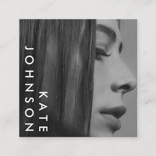 Einzigartiger QR-Code für Schwarz-weißes Beruflich Quadratische Visitenkarte (Vorderseite)