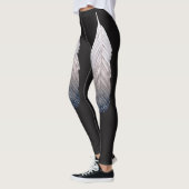 Einzigartiges Federmuster auf der schwarz gedruckt Leggings (Links)