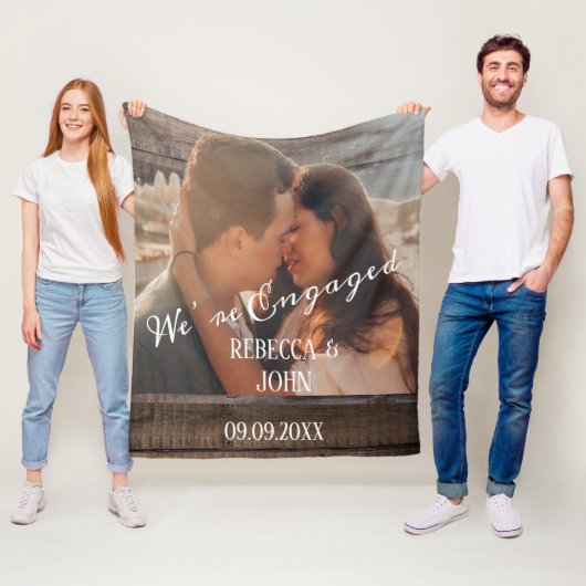 Einzigartiges Foto Rustikal Wir sind Verlobten Paa Fleecedecke (Beispiel)