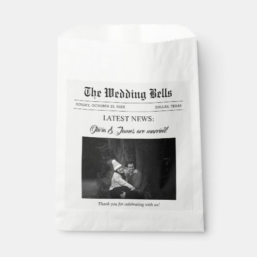 Einzigartiges Fun Newspaper Wedding Foto Geschenktütchen (Vorderseite)