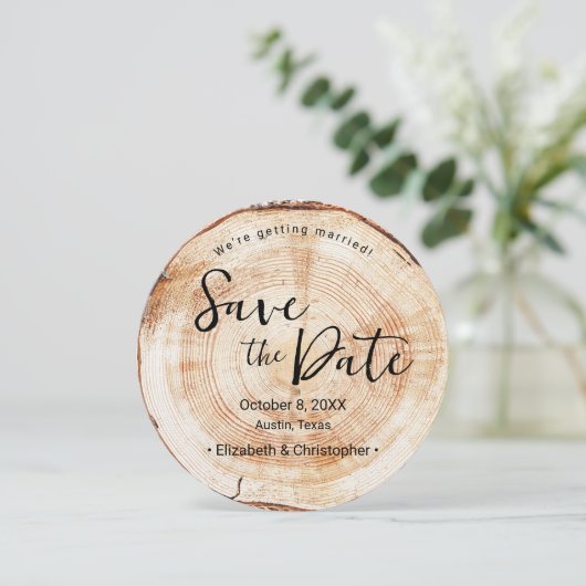 Einzigartiges Holz Rustikale Hochzeit Custom Foto Einladung (Stehend Vorderseite)