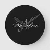 Einzigartiges Monogramm für Personalisierte Schwar Runde Wanduhr (Vorderseite)