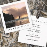 Einzigartiges Real Anwesen Agent Rocks Ocean Beach Quadratische Visitenkarte<br><div class="desc">Diese Karte hat ein Foto-Hintergrunddesign. Perfekte Visitenkarte für diejenigen, die nur das Wesentliche gewollt haben. Ändern Sie den Text, den Schriftart und die Farben dieser benutzerdefinierbaren Visitenkarte. Fotografie von mir, behalt es oder Wechsel zu Ihrem eigenen Foto. Karo in meinem Shop für mehr Visitenkarten Designs! Ideal für echte Anwesen-Agent und...</div>