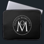 Einzigartiges Schwarz-weißes Monogramm-Logo Laptopschutzhülle<br><div class="desc">Eine einfache,  einzigartige dekorative Monogramm mit gestapelten typografischen Laptop-Ärmel. Erstellen Sie Ihr persönliches typografisches Logo. Verwenden Sie das einfache Entwurfswerkzeug,  um Schriftart oder Hintergrundfarbe zu ändern.</div>