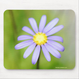 Einzige lila Blume Mousepad