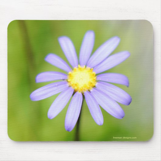 Einzige lila Blume Mousepad (Vorne)