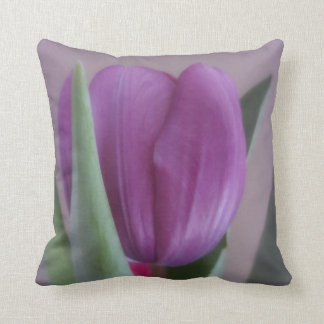 Einzige violette Tulpe Kissen