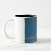 Einziges Baby-Haustier-Huhn, das auf einer Stange Zweifarbige Tasse (Links)