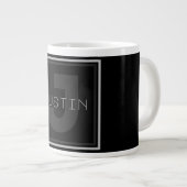 Einziges Grau-Monogramm Jumbo-Tasse (Vorderseite Rechts)