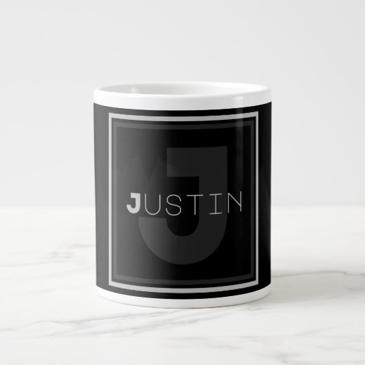 Einziges Grau-Monogramm Jumbo-Tasse (Vorderseite)