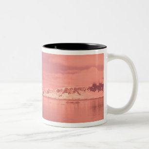 Eis, Schnee, Eisberge in den Kanälen entlang der Zweifarbige Tasse