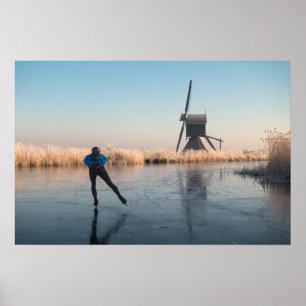 Eis-Skaten hinter Windmühle und REEDplakat Poster