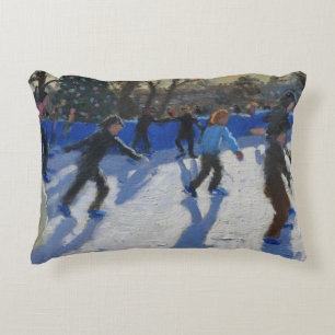 Eis-Skater Weihnachten Fayre angemessener Hyde Zierkissen
