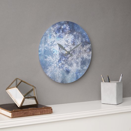 Eis und Schnee Textured Blue Weihnachtsmuster Große Wanduhr (Büro)