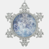 Eis und Schnee Textured Blue Weihnachtsmuster Schneeflocken Zinn-Ornament (Vorderseite)