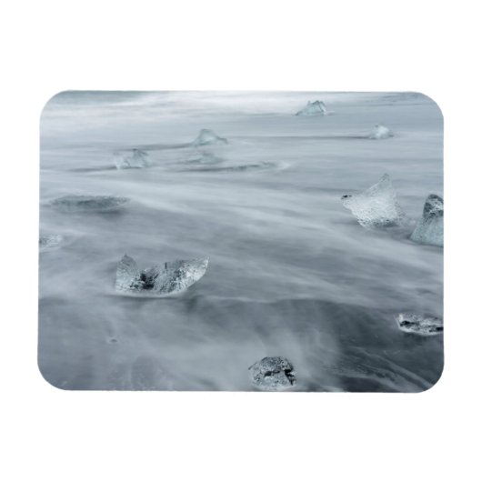 Eis und Wasser am Strand, in der Eiswelt Magnet (Horizontal)