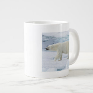 Eisbär beim Gehen, Norwegen Jumbo-Tasse