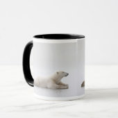 Eisbär, der auf einen See des Eises legt Tasse (Vorderseite Links)
