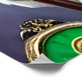 Eisbär in Grün und Gold | AI Art Poster (Ecke)