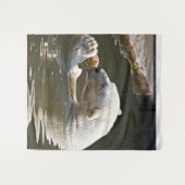 Eisbär isst Obst im Wasser Wandteppich (Vorderseite (Horizontal))
