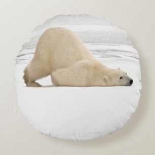 Eisbär kratzt sich auf gefrorener Tundra Rundes Kissen