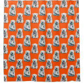 Eisbär-Musterdesign auf Orange Duschvorhang (Vorderseite)