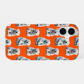 Eisbär-Musterdesign auf Orange iPhone 16 Hülle (Rückseite (Horizontal))