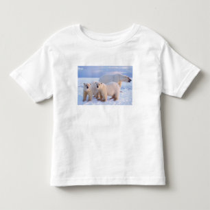 Eisbär-Mutter mit Jungen auf Packeis, Küste Kleinkind T-shirt