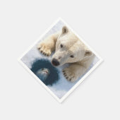 Eisbär starrt auf einen Fisch Serviette (Ecke)