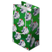 Eisbär-Weihnachten auf Grün Kleine Geschenktüte (Rückseite Schrägansicht)