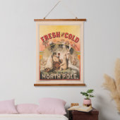 Eisbären erfreuen sich an Tasse von Lagerbier Wandteppich Mit Holzrahmen (Schlafzimmer)