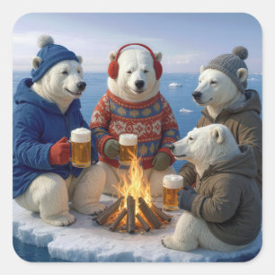 Eisbären trinken um ein Lagerfeuer herum  Quadratischer Aufkleber