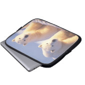 Eisbärensau mit Keule auf Packeis Laptopschutzhülle (Vorne Knopf)