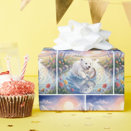 Eisbärjunges spielt mit einem Fisch Geschenkpapier (Geburtstagsparty)