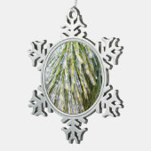 Eisbeschichtete Kiefernneedles Winter Botanisch Schneeflocken Zinn-Ornament (Rechts)