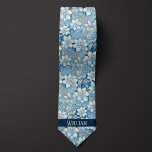 Eisblau, Weiß und Gold Krawatte<br><div class="desc">Mit unseren Ice Blue, White und Gold Floral Neck Tie erhalten Sie ein modernes und elegantes Aussehen. Die Kombination aus Eisblau, Weiß und Gold schafft ein stilvolles und luxuriöses Aussehen. Verpassen Sie nicht die Gelegenheit, es mit unseren passenden Socken für ein komplettes Ensemble zu kombinieren.</div>