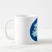 Eisblaue Schneeflocke Abstrakter Winterkreis Kaffeetasse (Links)