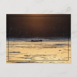 Eisbrecher bei Sonnenuntergang Postkarte