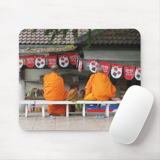 Eiscreme Break ... Buddhistische Mönche in Thailan Mousepad (Mit Mouse)